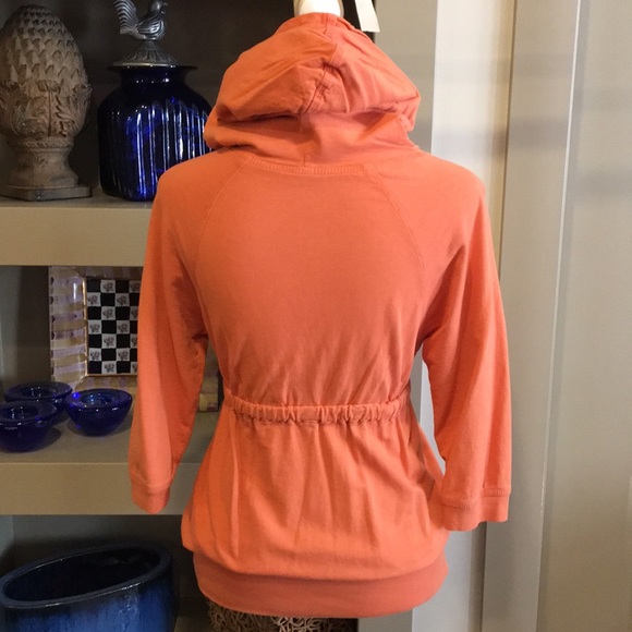 🍋
Cool Mblem 3/4 Sleeve Top - Picture 5 of 7